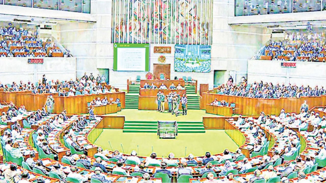বিরোধিতার মাঝে ঐক্যের প্রত্যাশা