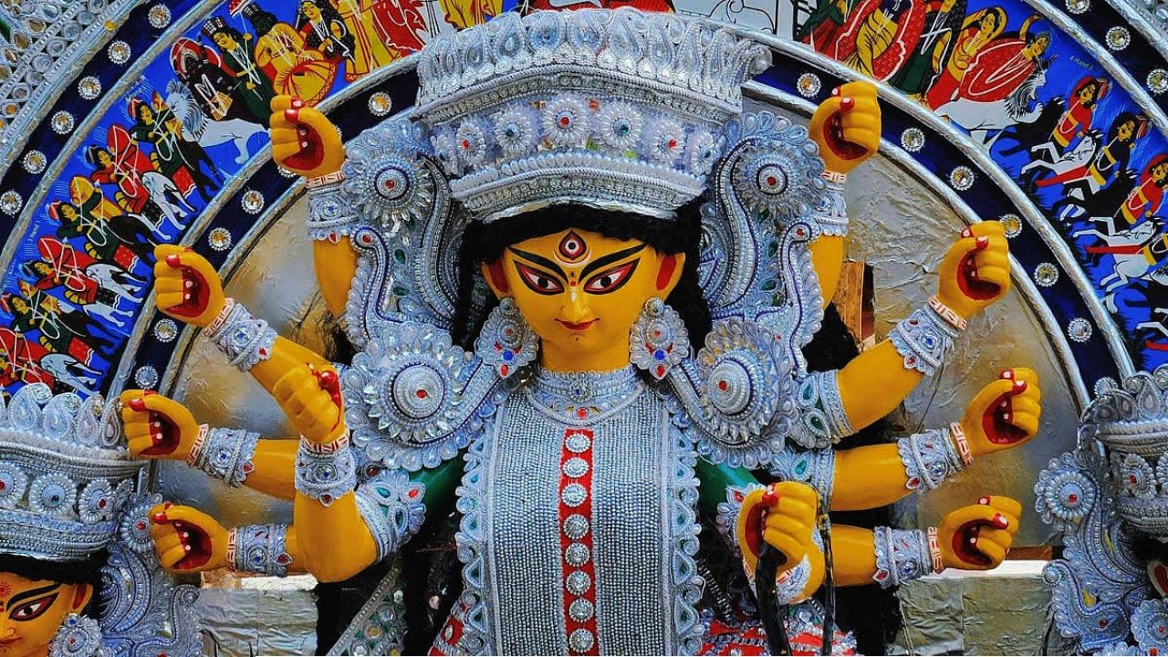 দুর্গোৎসবের আবাহনে শরৎ, স্মৃতির অলিন্দে চরনারচর