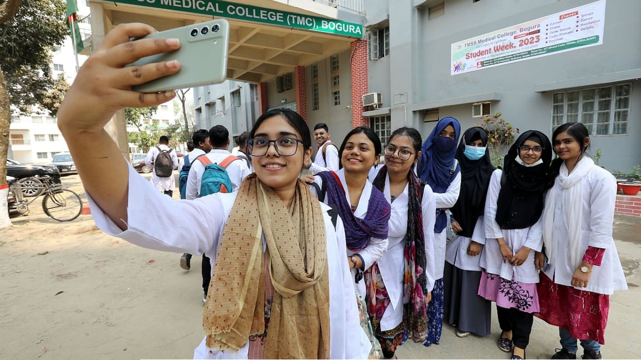 চিকিৎসাশিক্ষায় ৬৩ শতাংশই ছাত্রী, ডেন্টাল ও নার্সিংয়েও এগিয়ে