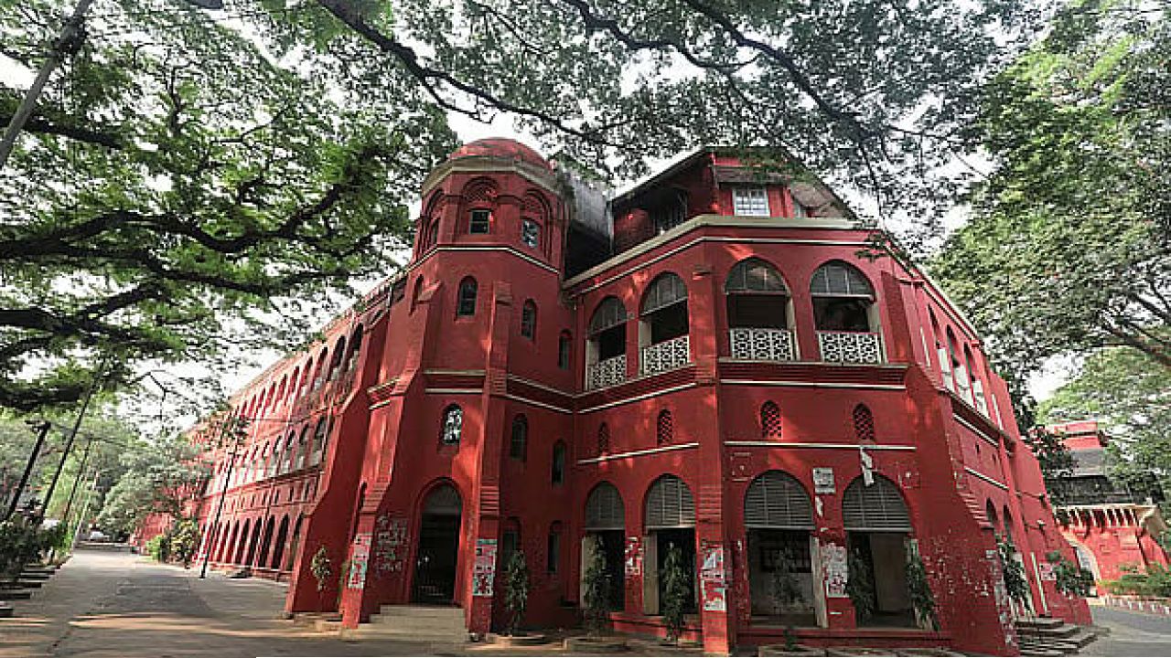 নিজের নামে রেলওয়েতে প্রায় কোটি টাকার বিল, জানেনই না গৃহিণী কোহিনূর