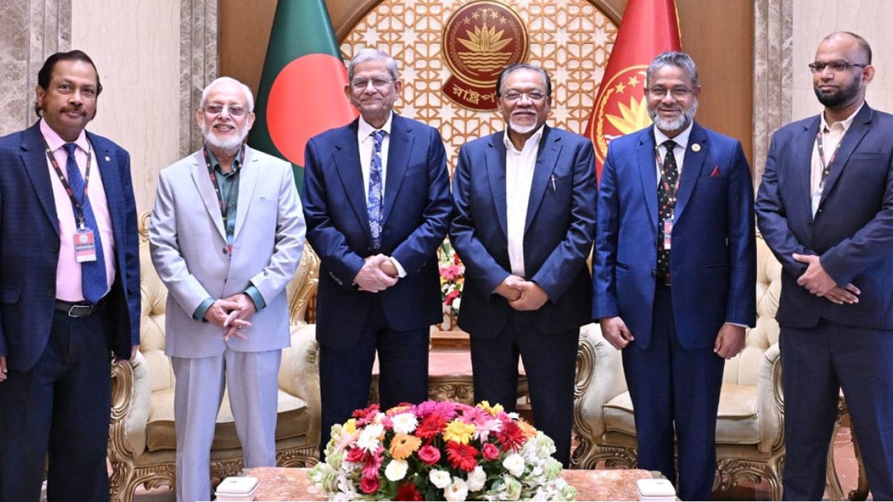 দক্ষ জনশক্তি গড়তে কর্মমুখী শিক্ষায় গুরুত্ব দিতে বললেন রাষ্ট্রপতি