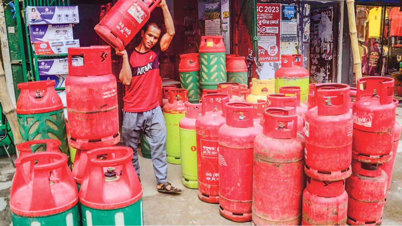 সুলভ সরকারি এলপিজি কোথায় যায়, কারা পায়