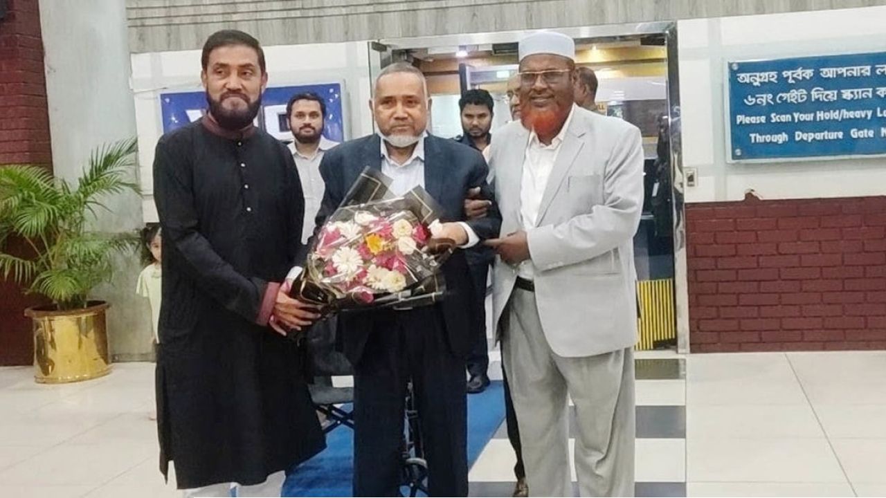 চিকিৎসা শেষে দেশে ফিরলেন বিরোধীদলীয় উপনেতা ডা. তাহের