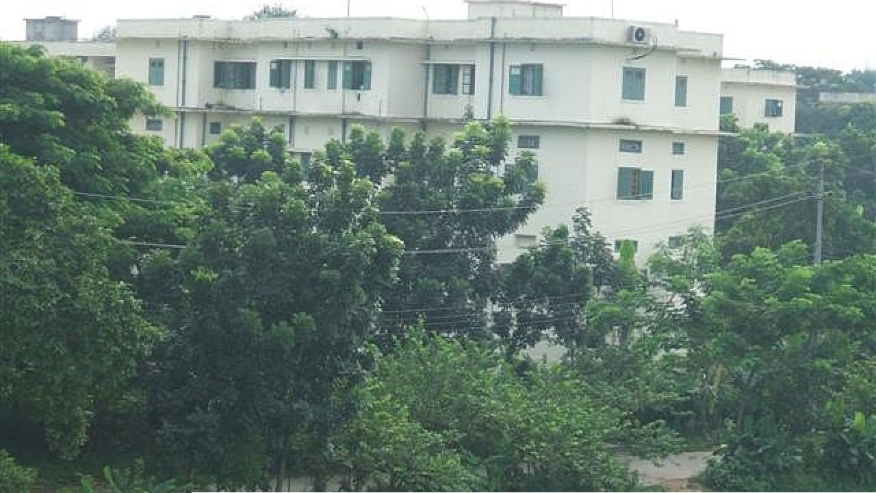 সরকারি চাকরিজীবীরা সরকারি বাসা নিয়ে কেন ভাড়া দেন