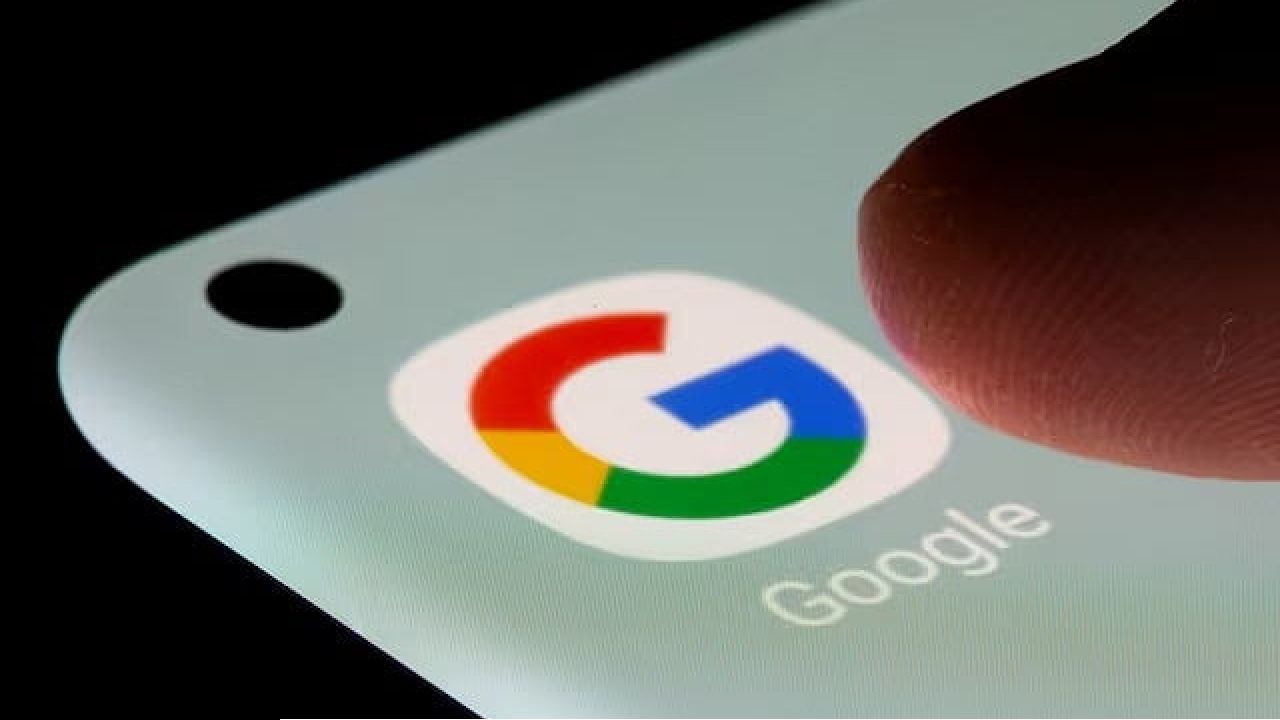 বিজ্ঞাপনে এআইয়ের ধাক্কা, গুগলের বাজারমূল্য কমল ৫০০ বিলিয়ন ডলার