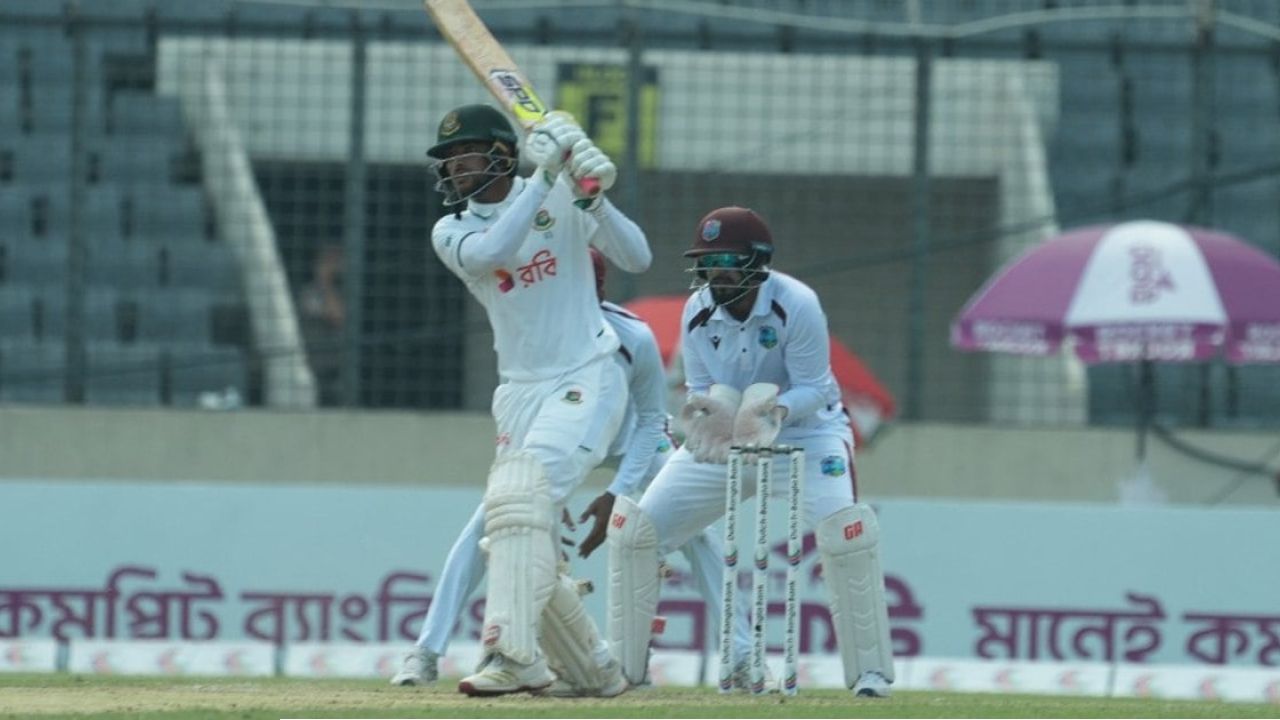 বৃষ্টিতে খেলা বন্ধ, জয়ের কাছে ওয়েস্ট ইন্ডিজ