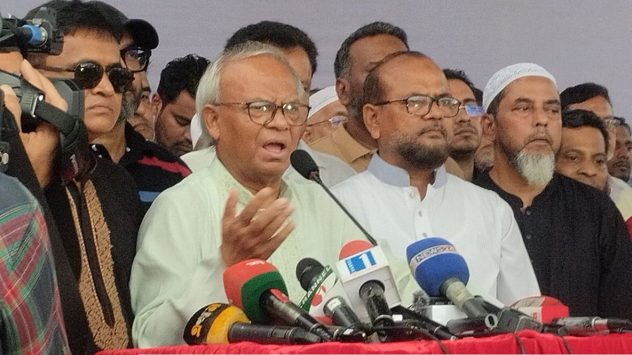 সংবিধান না মেনে জুলাই সনদ বাস্তবায়নের দাবি গায়ের জোরের শামিল: রিজভী